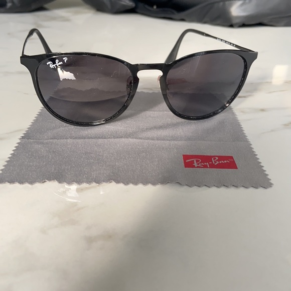 Authentic Rayban Polarized Sunglasses with cleaning cloth - Picture 1 of 5